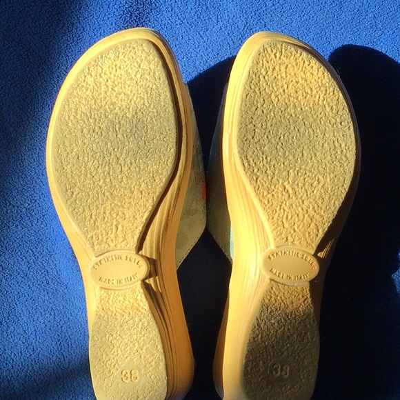 Colorful Italian shoe. Size 8 - Picture 5 of 5